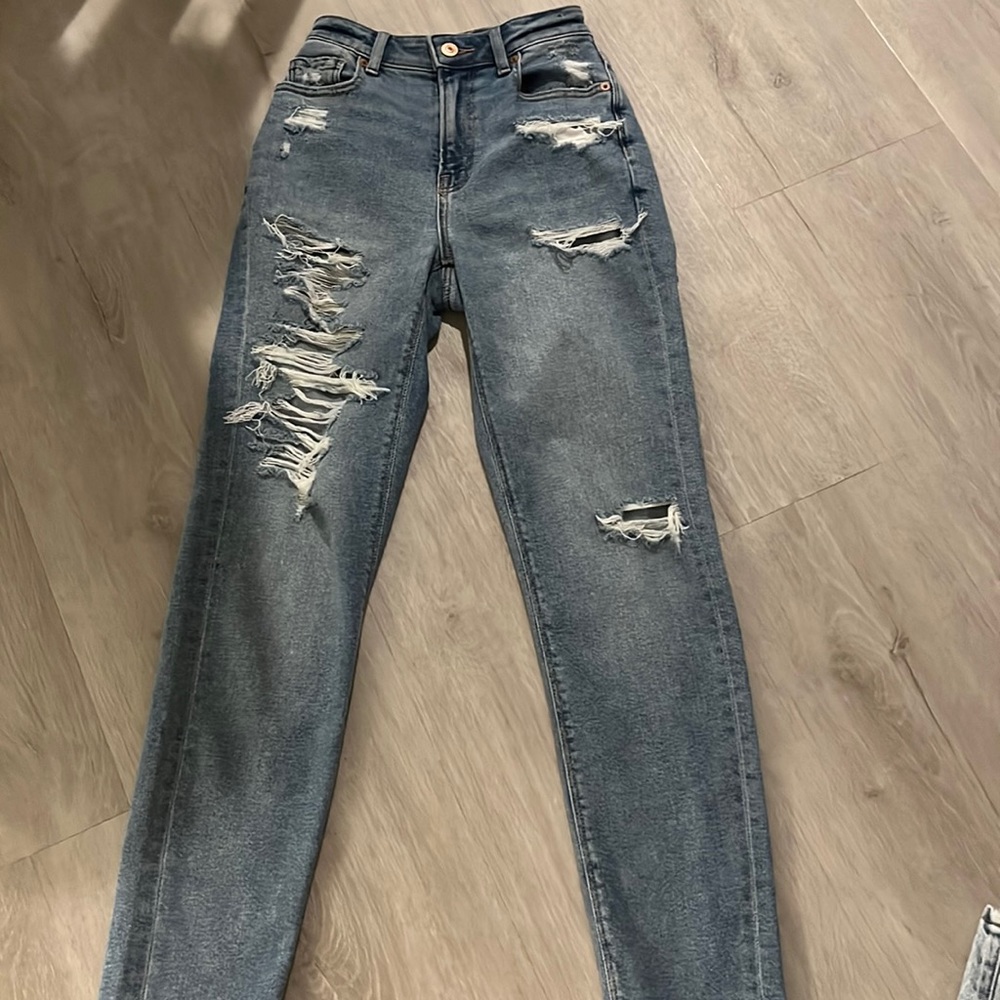 American eagle ripped jeans